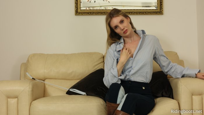 Jessica B in ridingboots.