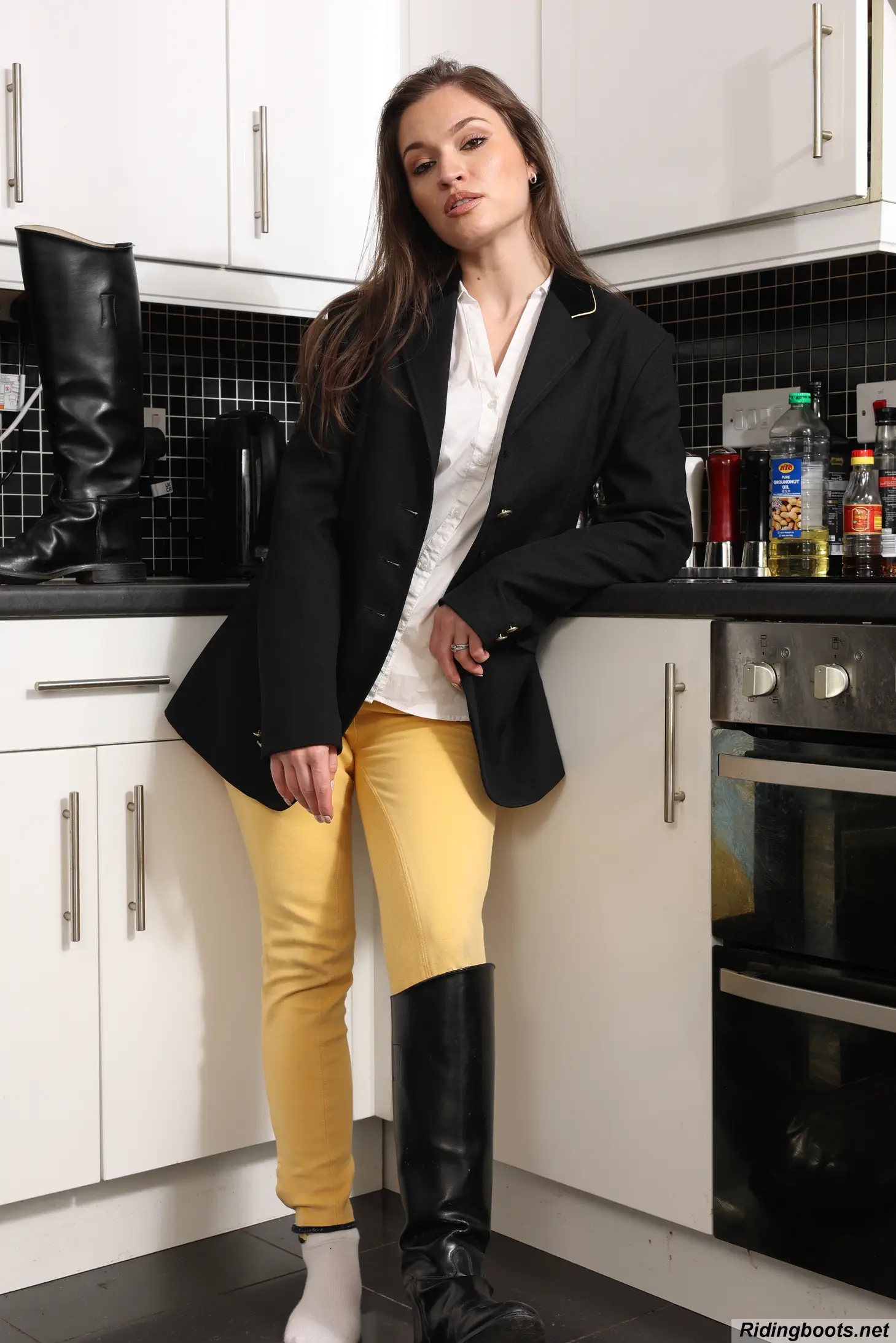Gemma in ridingboots.