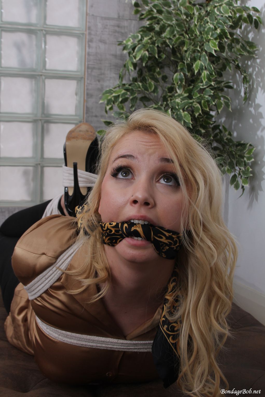 LilMissyUK in bondage.